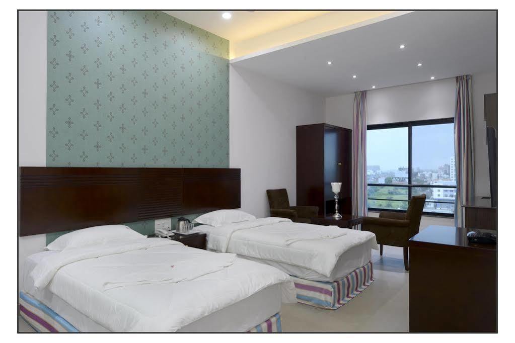 Oyo 710 Hotel Kshitij Pune Exterior foto
